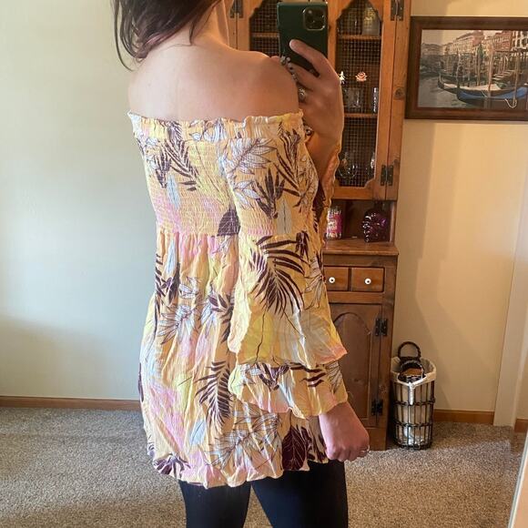 CBRAND off the shoulder tropical floral flowy top - Picture 3 of 8